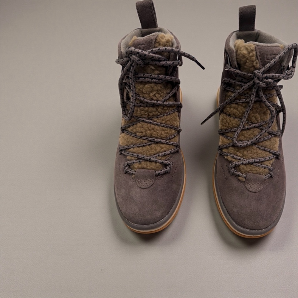 UGG Lakesider Heritage Ankle Boots - Picture 2 of 6